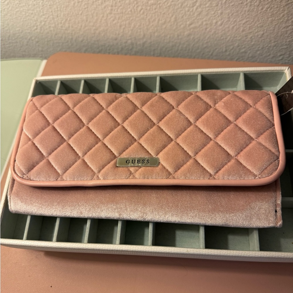 Guess Clutch